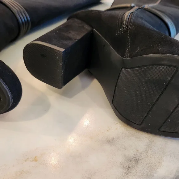 Black knee-high block heel boots! Barely worn. - Picture 15 of 15